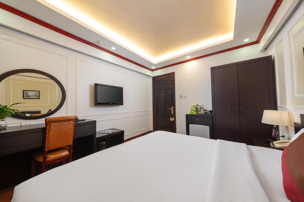 Postel nebo postele na pokoji v ubytování Viet Hotel & Travel