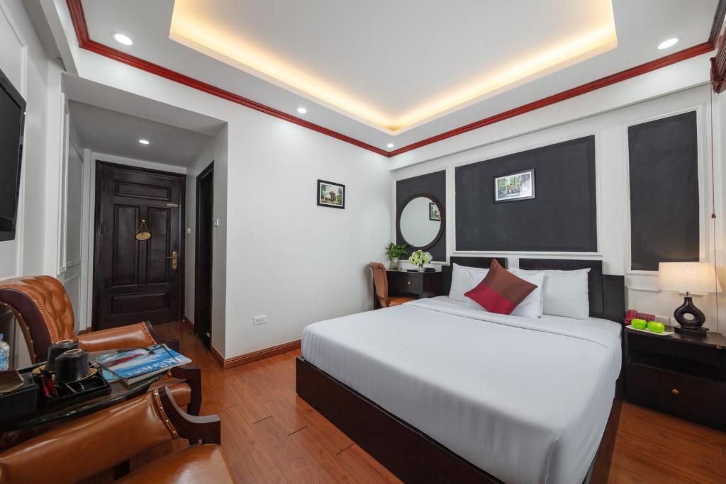 Postel nebo postele na pokoji v ubytování Viet Hotel & Travel
