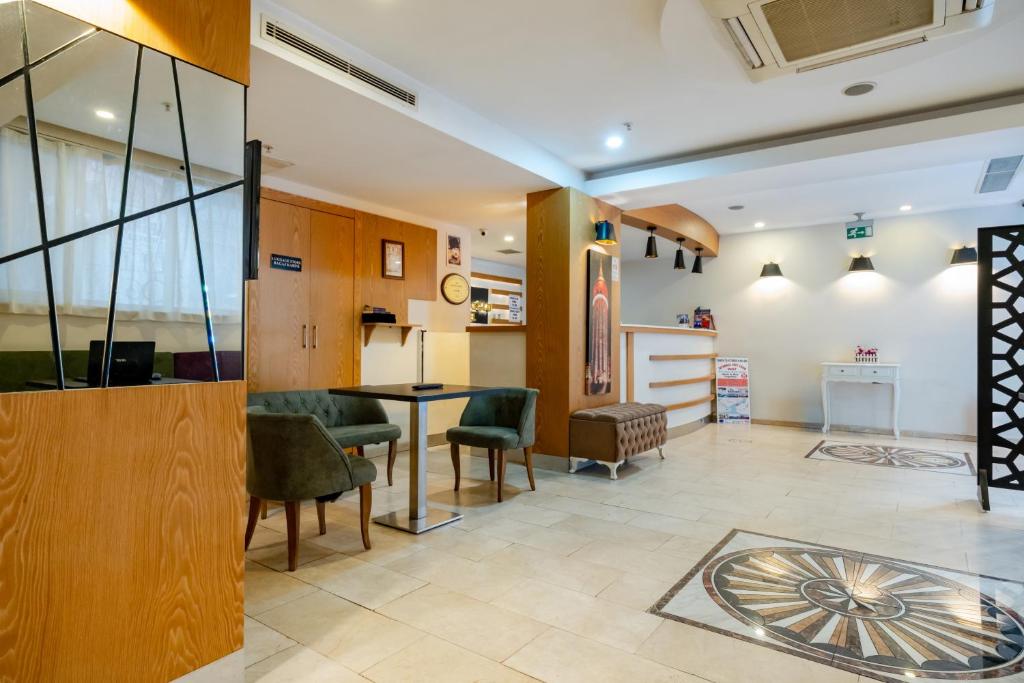 Kuchyň nebo kuchyňský kout v ubytování Beyoglu MLS Hotel