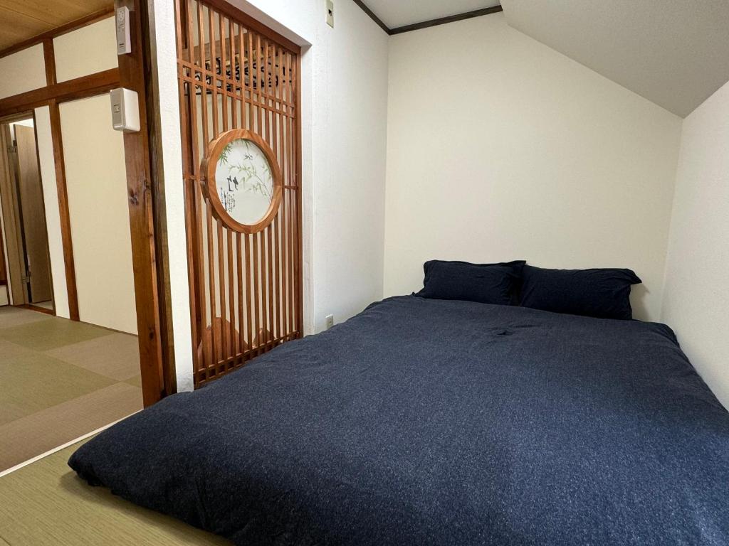 Family House 蕾 池袋徒步圈全新装修日式户建民宿客房内的一张或多张床位