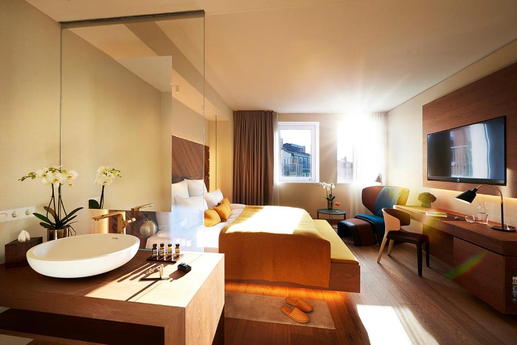 BEYOND by Geisel - Resim 3