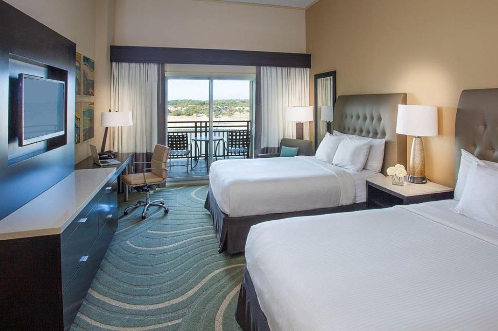Lakeway Resort & Spa - Lake View 2 Queens