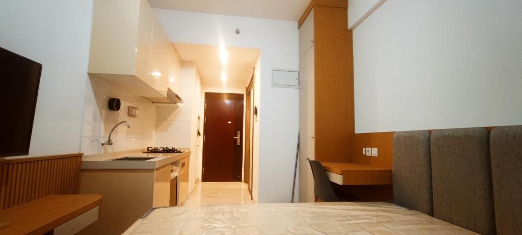 Postel nebo postele na pokoji v ubytování Skyhouse BSD 2 Bedroom & Studio Apartments - Perfect for ICE BSD Events