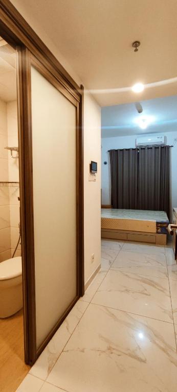Postel nebo postele na pokoji v ubytování Skyhouse BSD 2 Bedroom & Studio Apartments - Perfect for ICE BSD Events