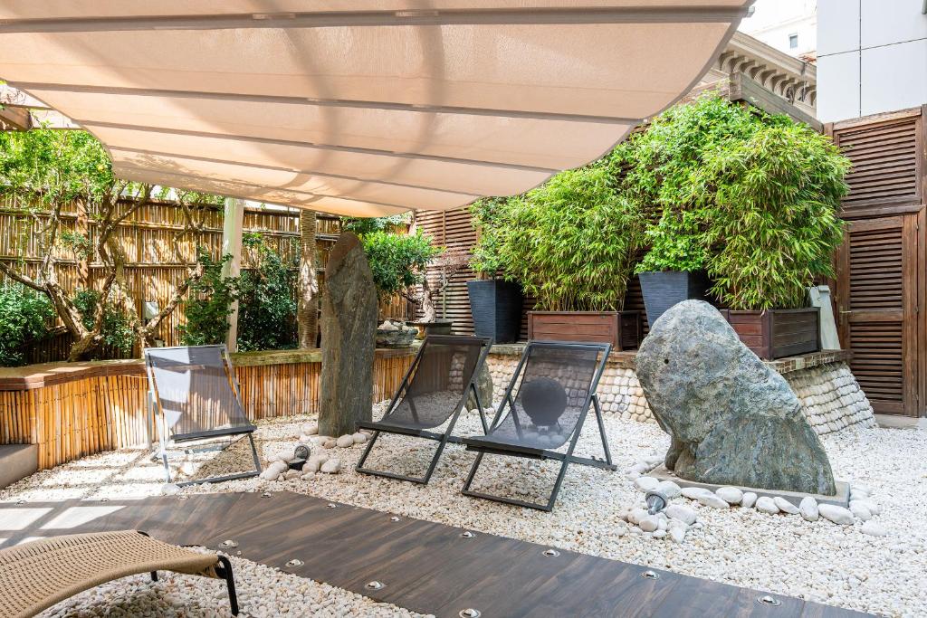 
Suite with Zen Garden
