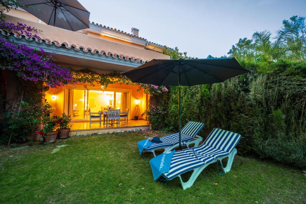 Zahrada ubytování Venalmar first line townhouse, garden, sea views