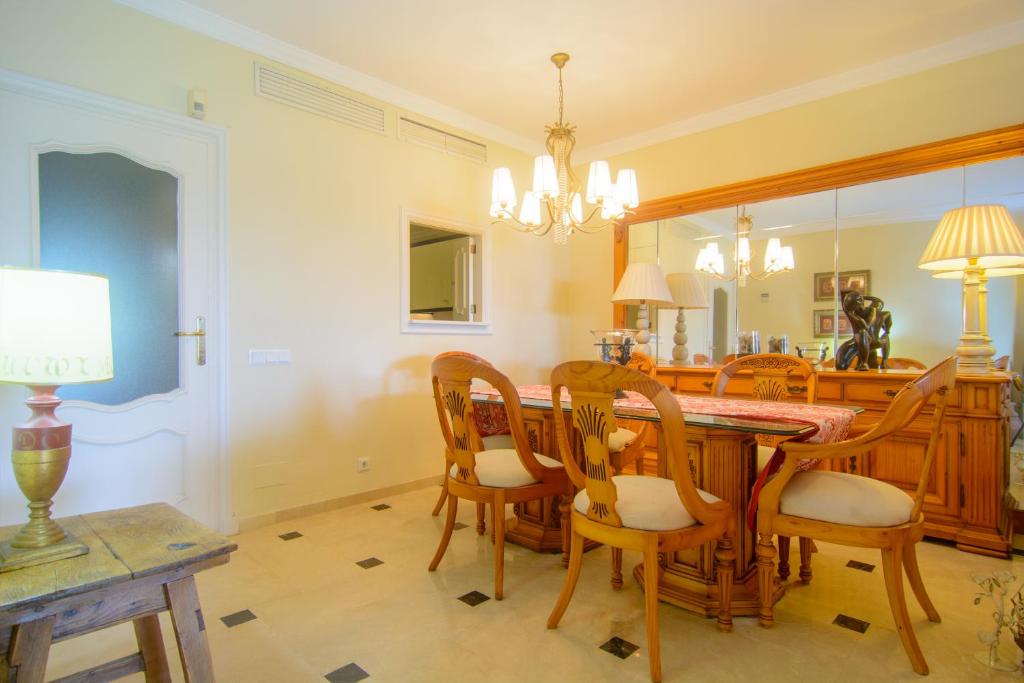 Fotografie z fotogalerie ubytování Venalmar first line townhouse, garden, sea views v destinaci Estepona