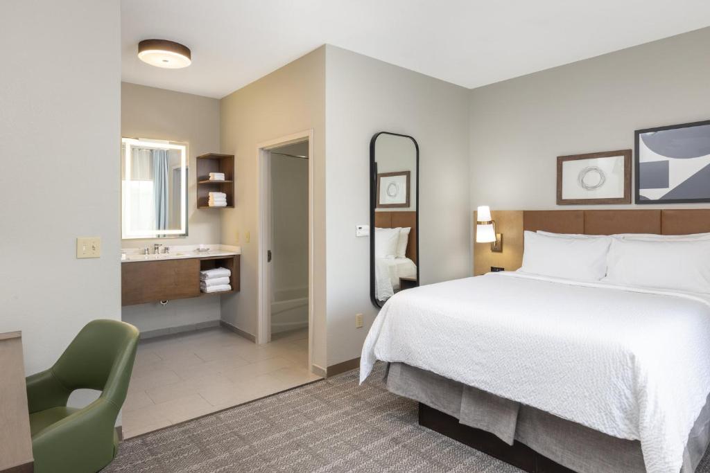 Staybridge Suites Rogers - Bentonville, an IHG Hotel - 一居室国王套房配沙发床