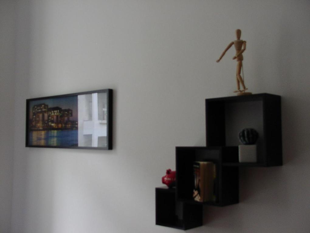 a statue of a man on a wall with a picture at Ferienwohnung Bankwitz in Cologne