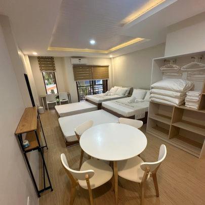Posezení v ubytování Happynest Rooms in Santa Fe Bantayan Island