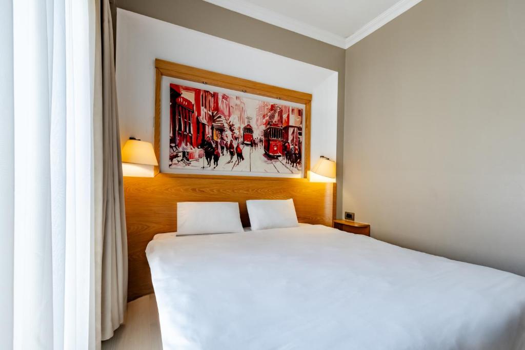 Postel nebo postele na pokoji v ubytování Beyoglu MLS Hotel