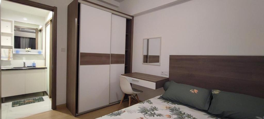 Postel nebo postele na pokoji v ubytování Skyhouse BSD 2 Bedroom & Studio Apartments - Perfect for ICE BSD Events