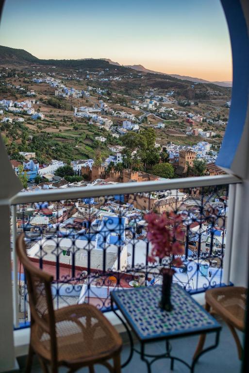 Balkón nebo terasa v ubytování TAJ CHEFCHAOUEN Luxury Hotel and Spa