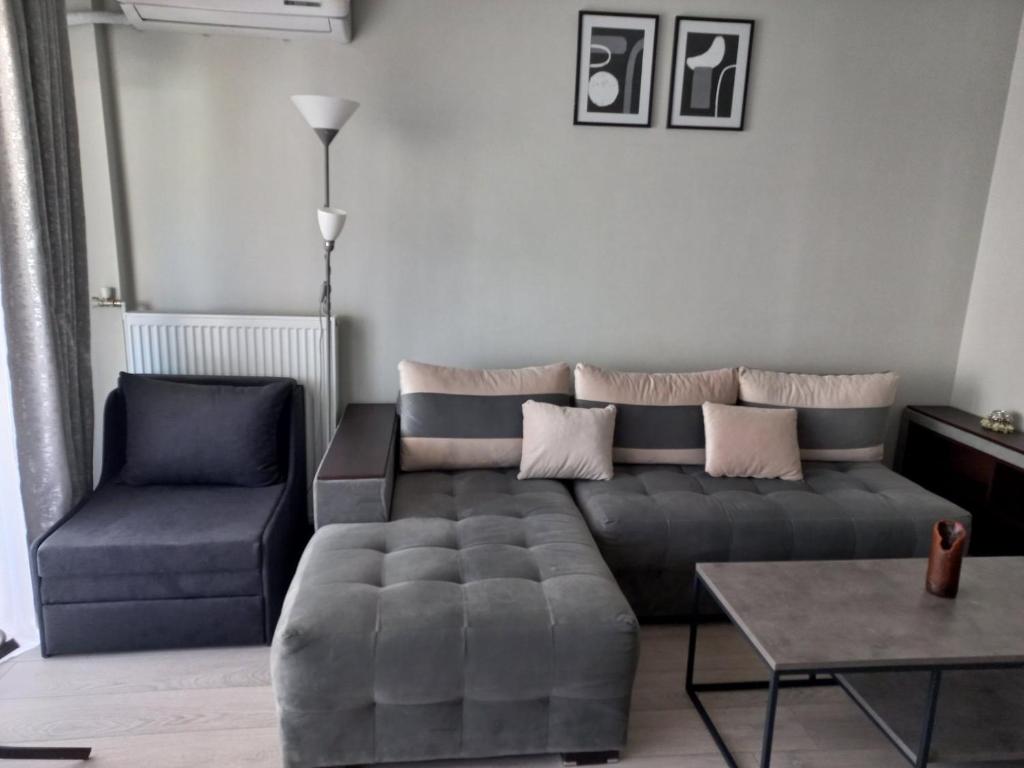 A seating area at Lovely Faliro Apartment next to the sea.