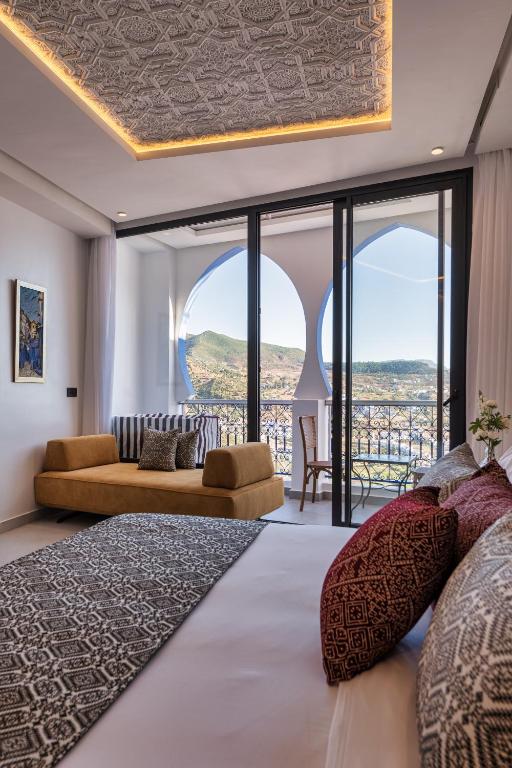 Postel nebo postele na pokoji v ubytování TAJ CHEFCHAOUEN Luxury Hotel and Spa