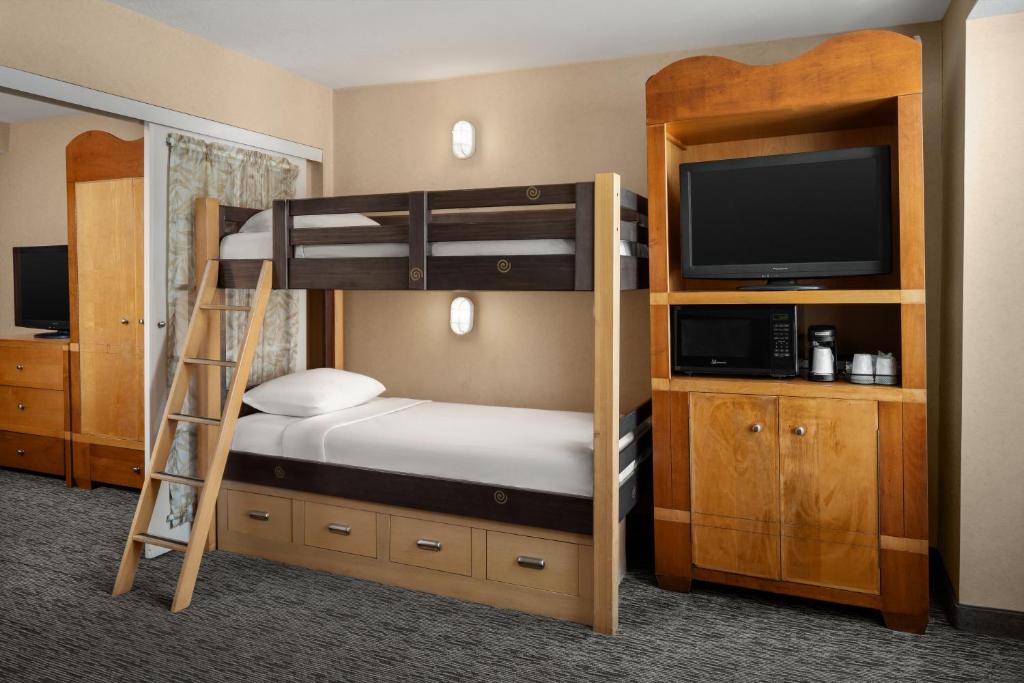 Anaheim Portofino Inn & Suites photo