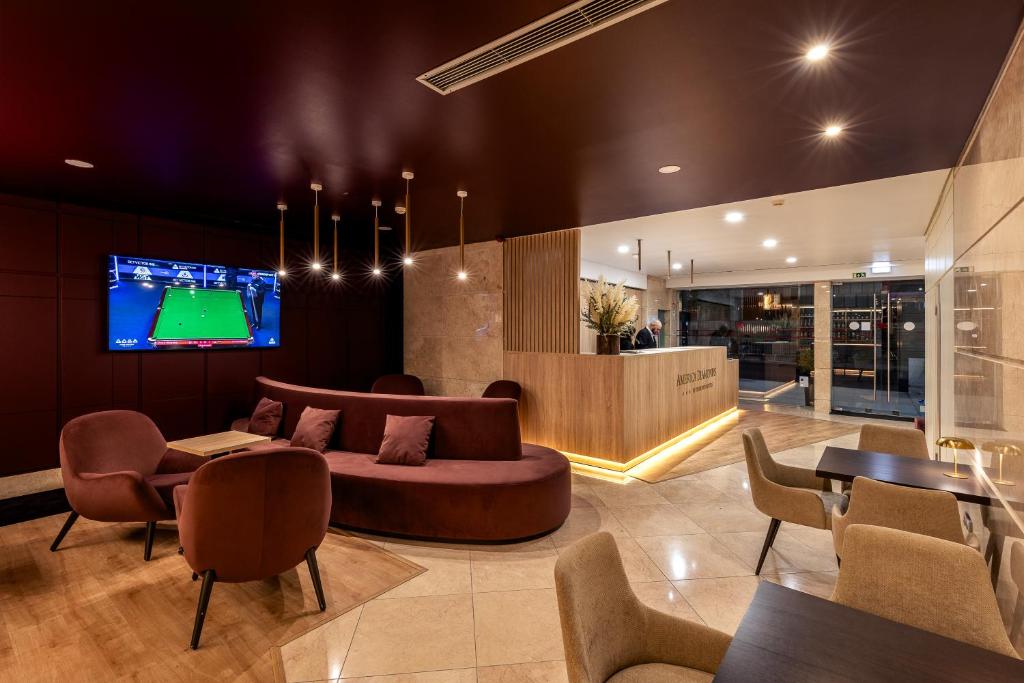 TV a/nebo společenská místnost v ubytování America Diamonds Hotel