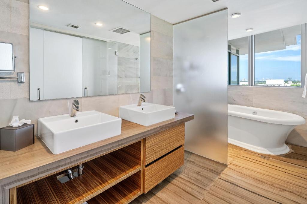 Ein Badezimmer in der Unterkunft The Grayson Hotel Miami Downtown