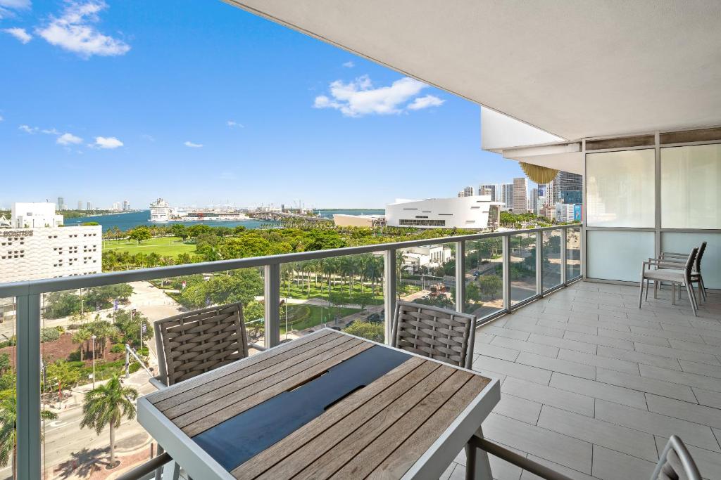 Ein Balkon oder eine Terrasse in der Unterkunft The Grayson Hotel Miami Downtown