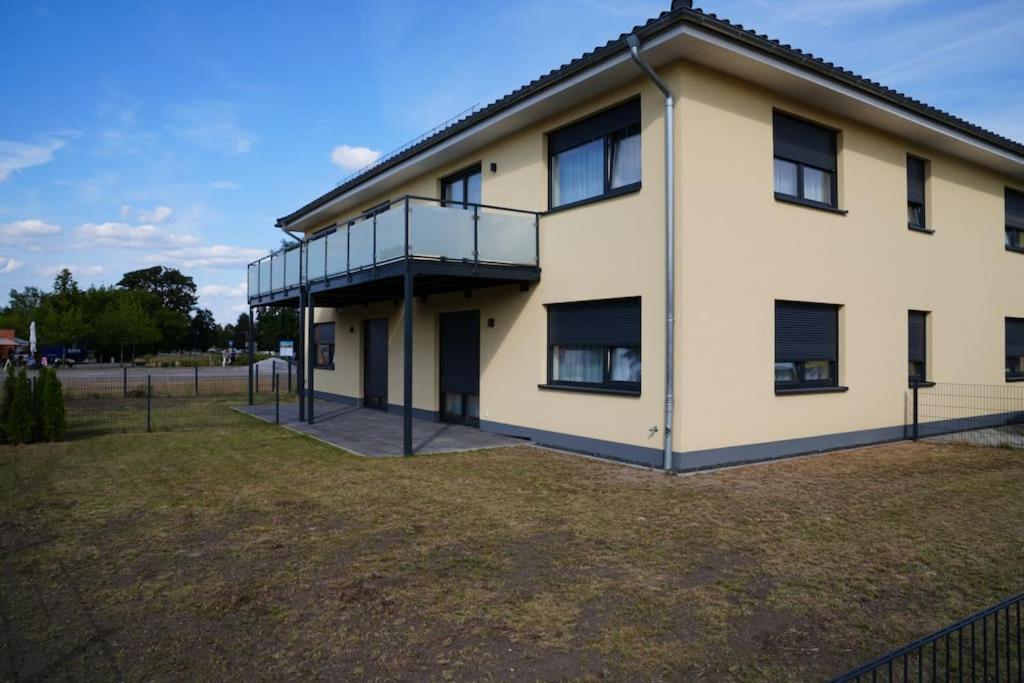 a large white building with a balcony at KoschenOase Wohnung Barreriefrei für 2 Personen in Senftenberg