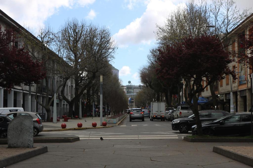 El barrio en el que está la habitación en casa particular o un barrio cercano