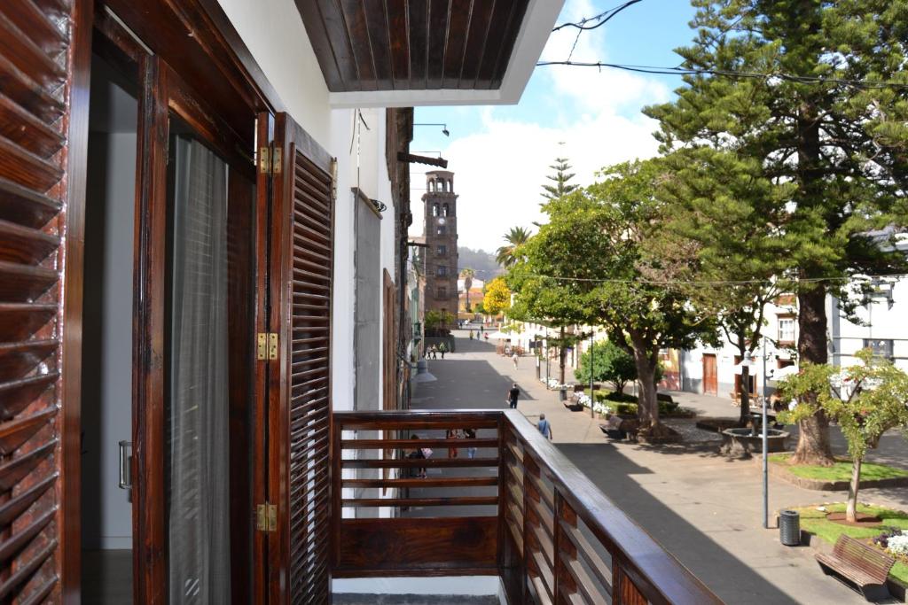 - Balcón de un edificio con vistas a la calle en Araucaria3, en La Laguna