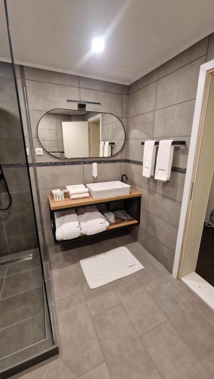 Vannituba majutusasutuses Glamping Tara