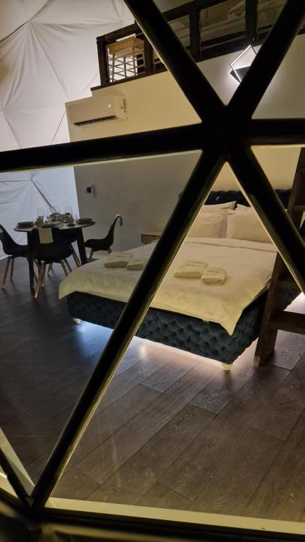 Voodi või voodid majutusasutuse Glamping Tara toas