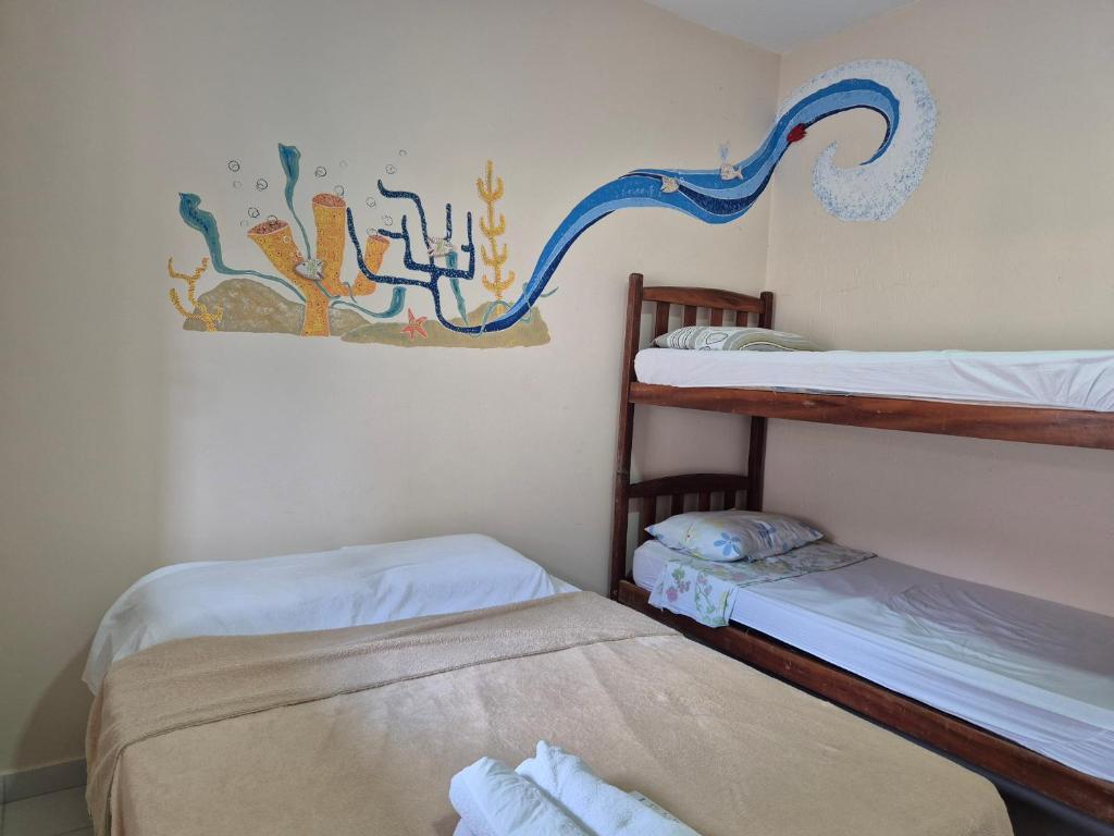 Postel nebo postele na pokoji v ubytování Dendê Jazz Hostel e Pousada