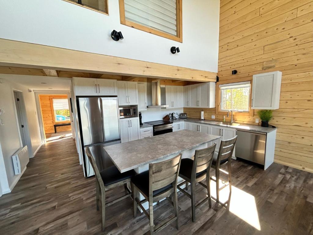 Kuchyň nebo kuchyňský kout v ubytování Chalets domaine Otis