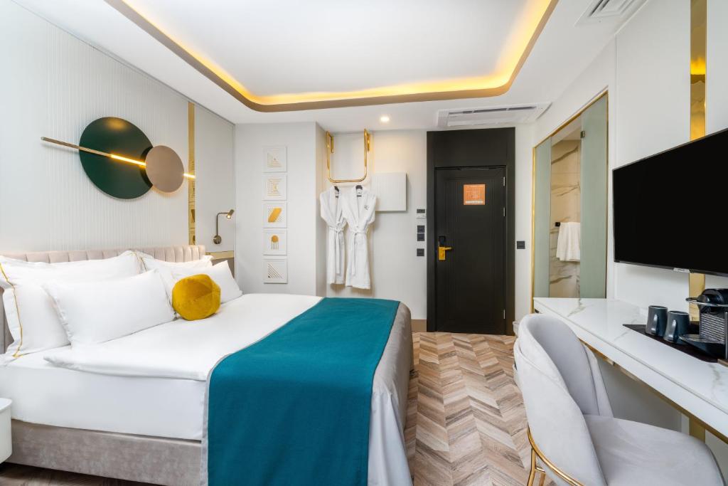 Lexia Hotels - Queen Room With Pool View