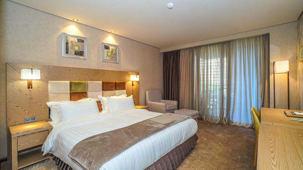Postel nebo postele na pokoji v ubytování Dreamlend oasis chakvi Apartament