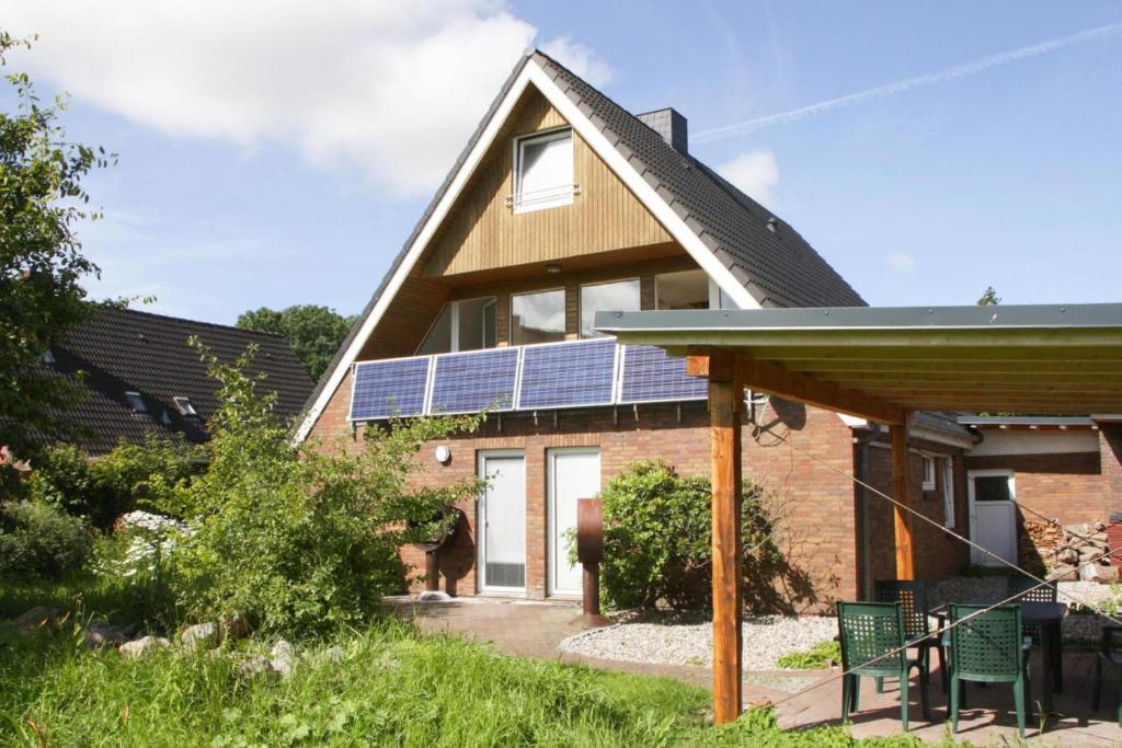 a house with solar panels on the roof at Ferienhaus in Neukirchen nahe Sylt Strand in Neukirchen