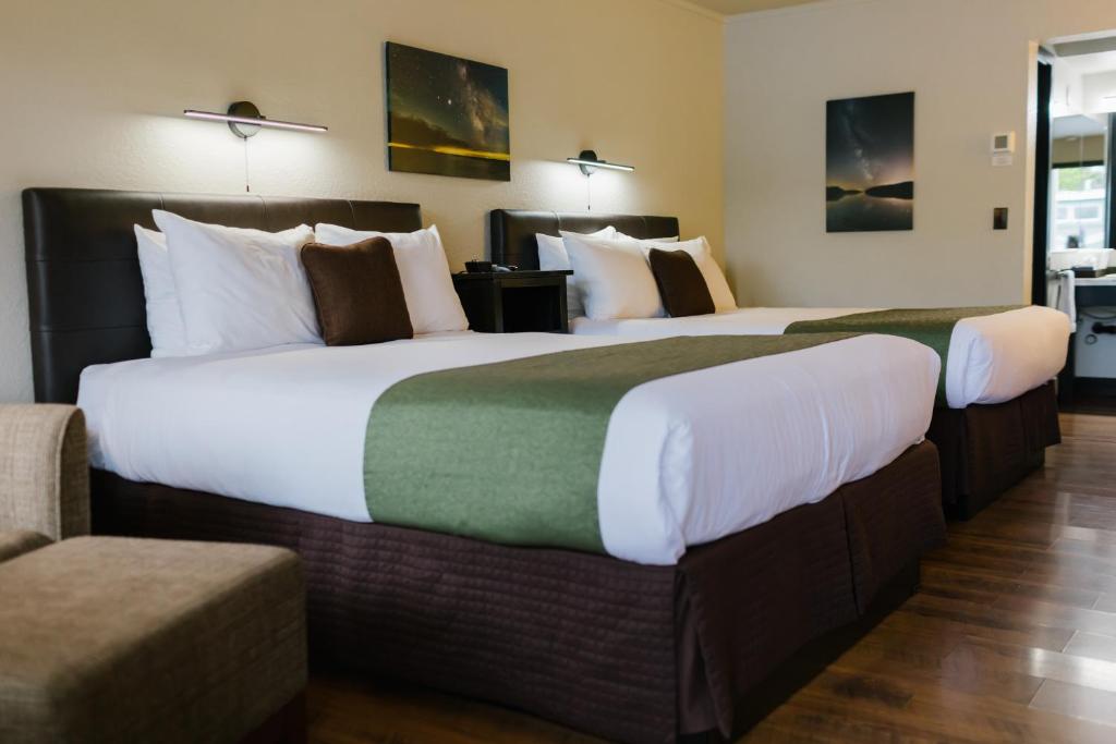 Postel nebo postele na pokoji v ubytování Earthbox Inn & Spa