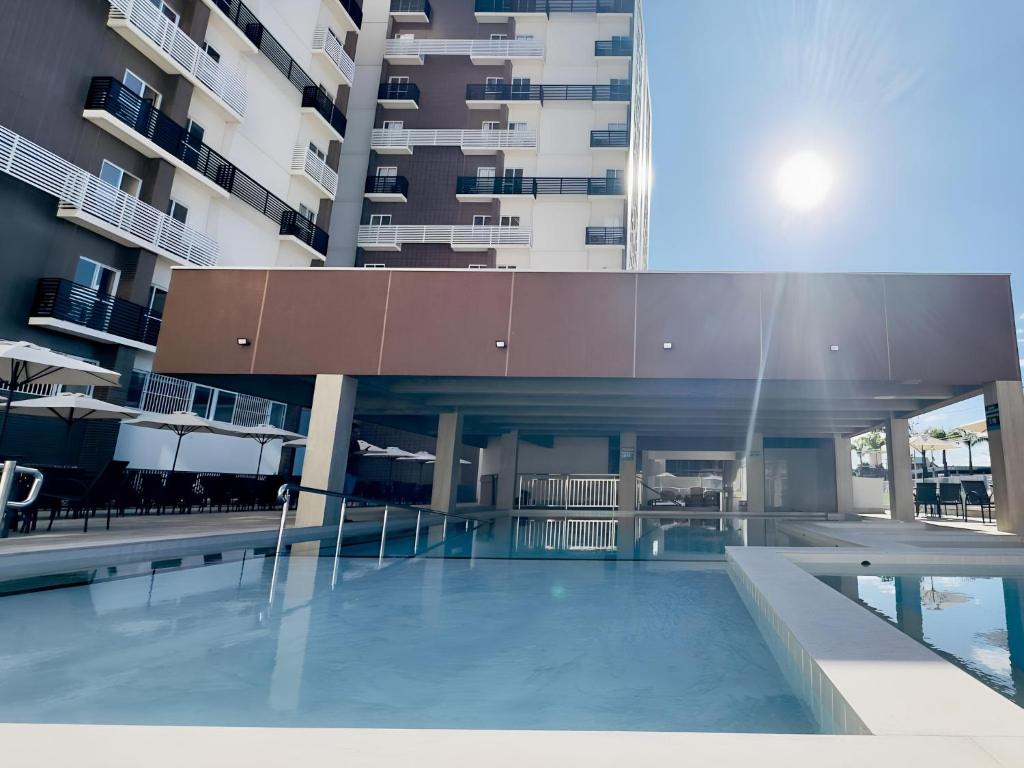 A piscina localizada em Spazzio Diroma Com acesso gratuíto ao Acqua Park - D ou nos arredores