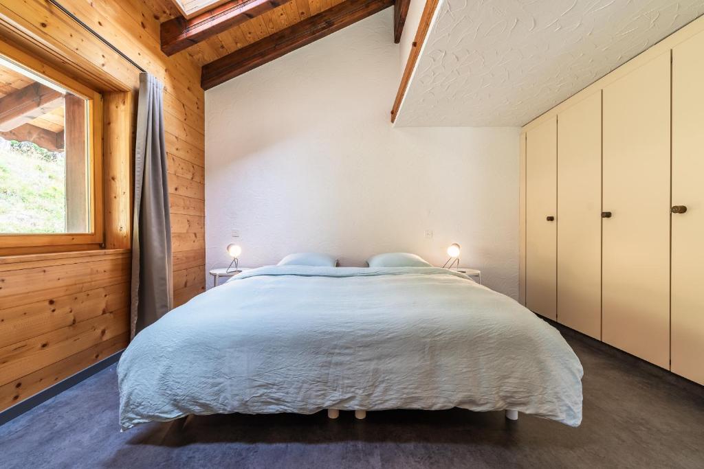Postel nebo postele na pokoji v ubytování Mirador auf der Sonnenterrasse von Saas-Fee