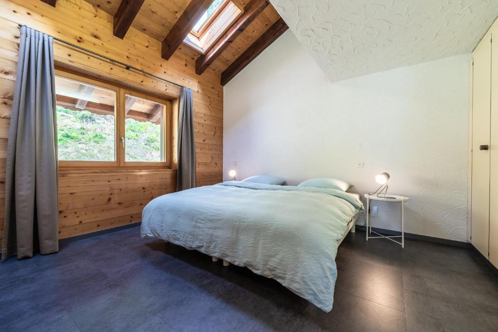 Postel nebo postele na pokoji v ubytování Mirador auf der Sonnenterrasse von Saas-Fee