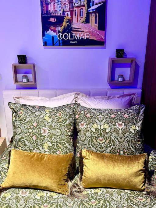 Posezení v ubytování Gîte Studio Alsa 15 avec Jacuzzi privatif