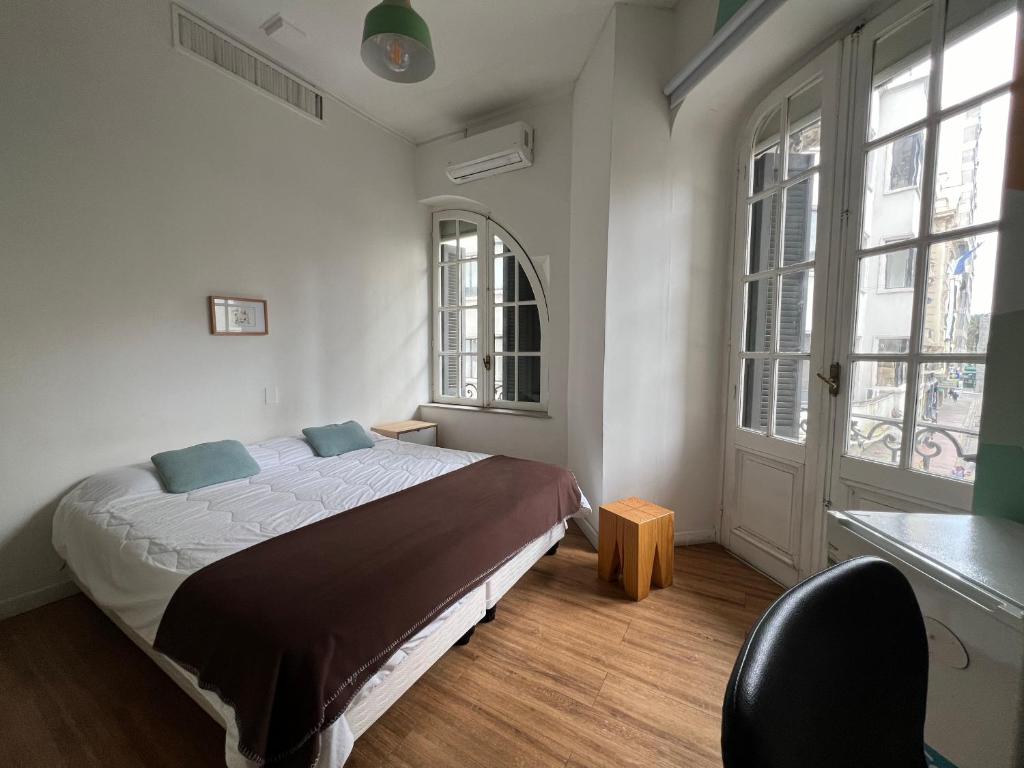 Viajero Montevideo Hostel - Çift Kişilik Oda - Özel Banyolu