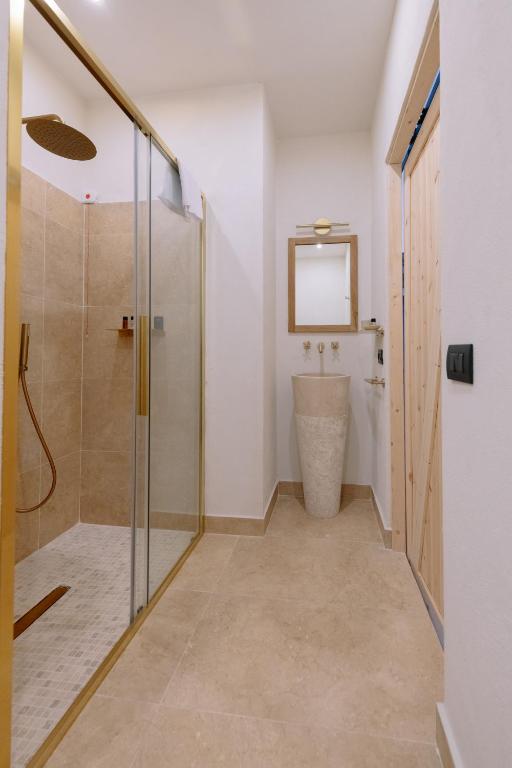 Koupelna v ubytování Taga Suites