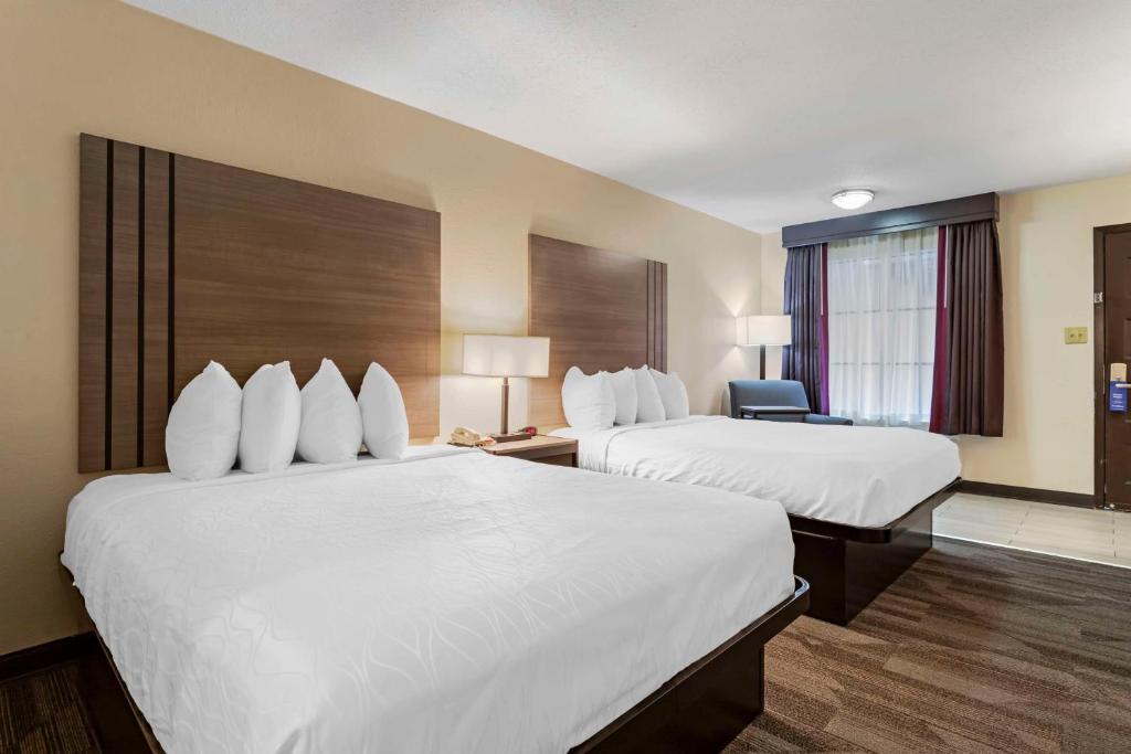 Best Western of Alexandria Inn & Suites & Conference Center - Habitación Con 2 Camas Grandes Y Vistas Al Atrio