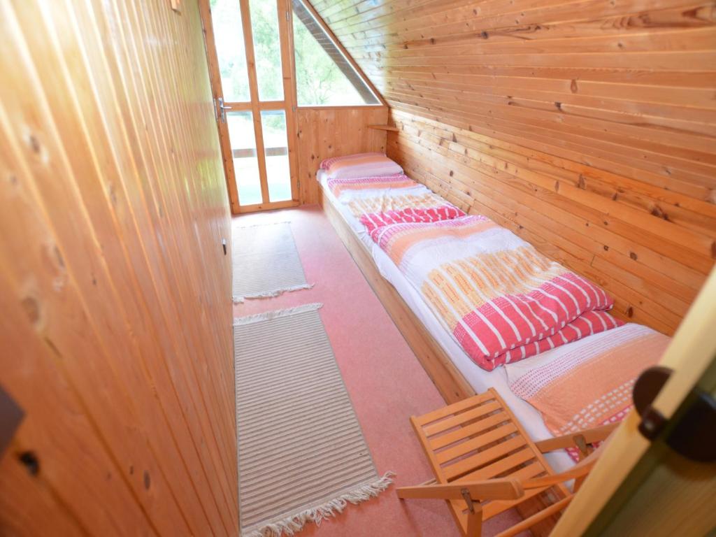 Postel nebo postele na pokoji v ubytování Chalet in Bechyne with Private Pool