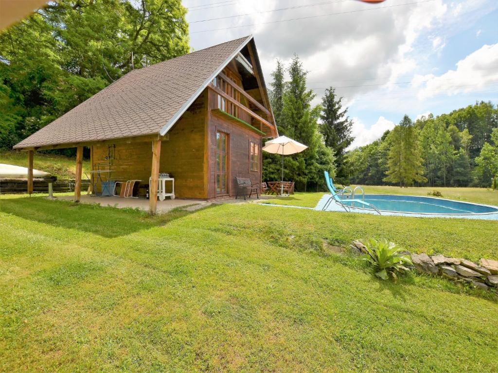 Bazén v ubytování Chalet in Bechyne with Private Pool nebo v jeho okolí