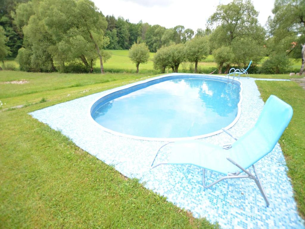 Bazén v ubytování Chalet in Bechyne with Private Pool nebo v jeho okolí