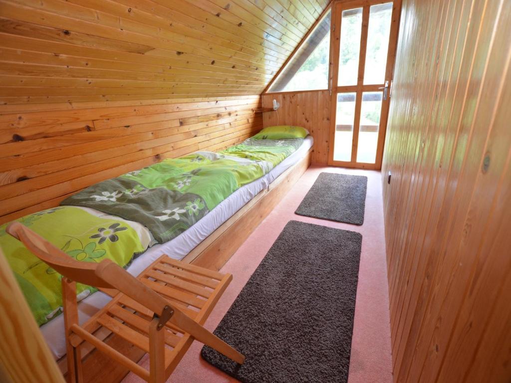Postel nebo postele na pokoji v ubytování Chalet in Bechyne with Private Pool