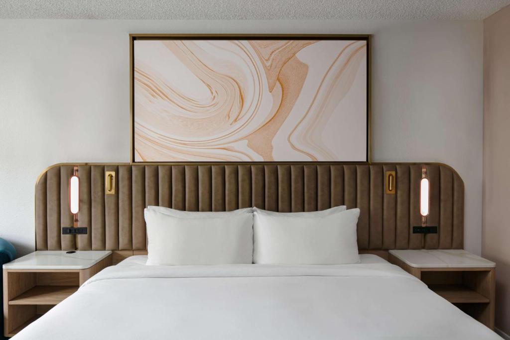 Sonesta Miami Airport - King Room - Poolside