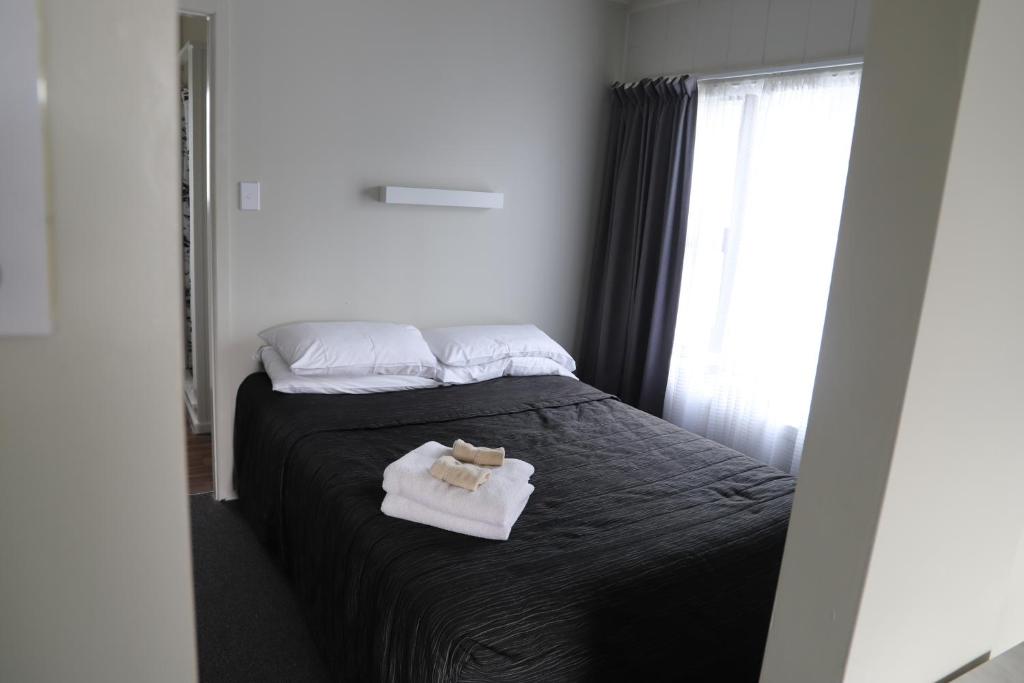 Postel nebo postele na pokoji v ubytování Sierra Beachfront Motel