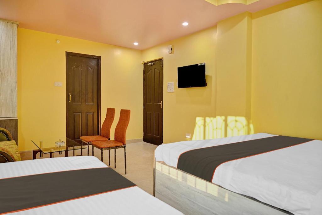 Postel nebo postele na pokoji v ubytování Hotel O Mahal