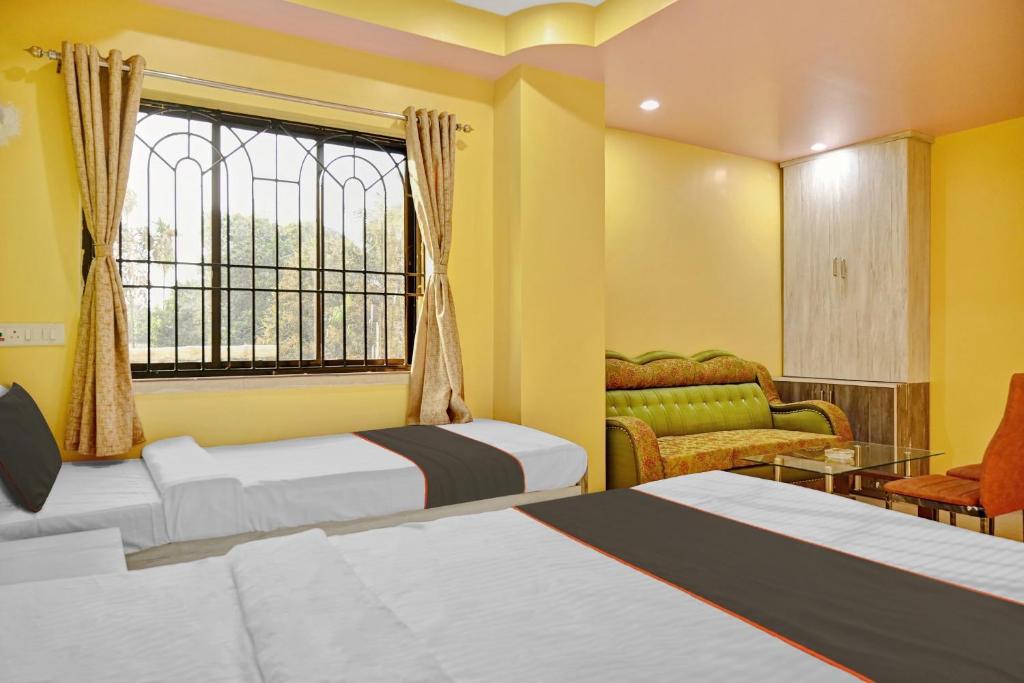 Postel nebo postele na pokoji v ubytování Hotel O Mahal