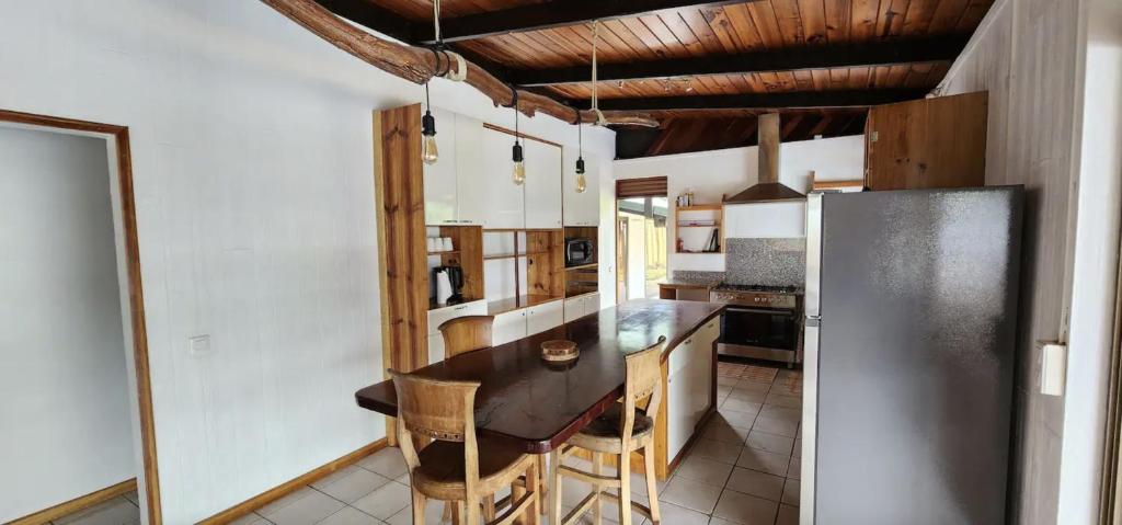 Kuchyň nebo kuchyňský kout v ubytování ALAROOTS Maison Piscine MOOREA